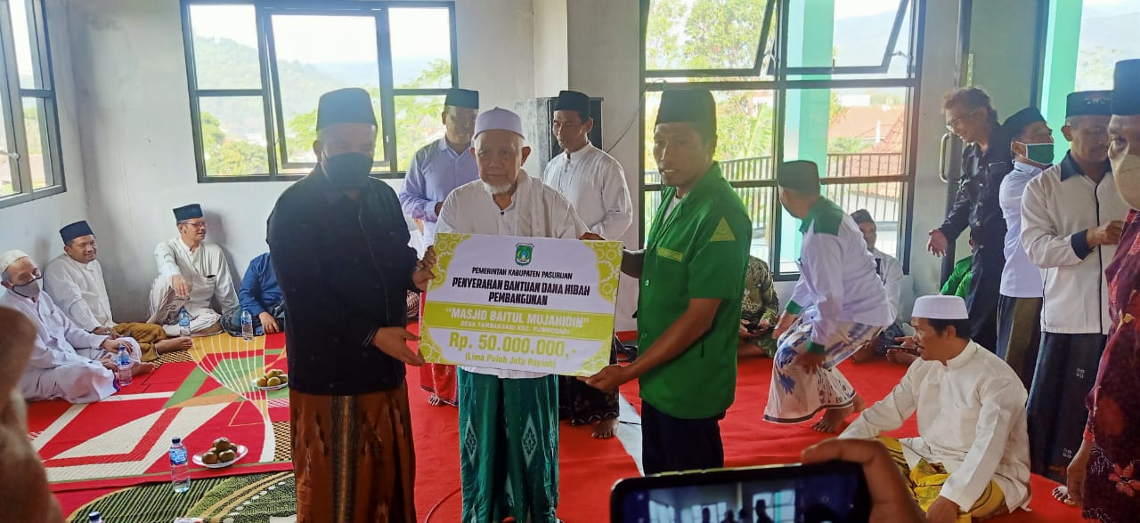 Penyerahan Bantuan Hibah Masjid Baitul Mujahidin Kec. Purwodadi di MWCNU Kec. Purwodadi oleh Plh. Bapak Bupati